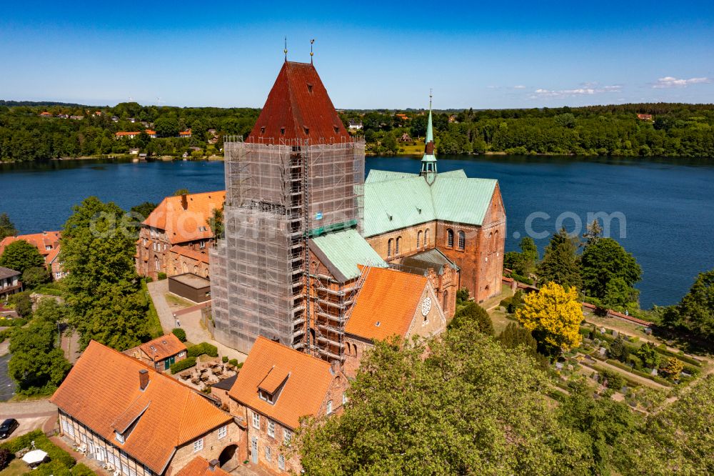 Ratzeburg from the bird's eye view: Church building of the cathedral in the old town in Ratzeburg in the state Schleswig-Holstein, Germany