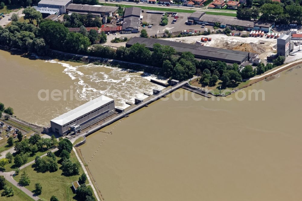 Ingolstadt from the bird's eye view: Structure and dams of the waterworks and hydroelectric power plant in Ingolstadt in the state Bavaria