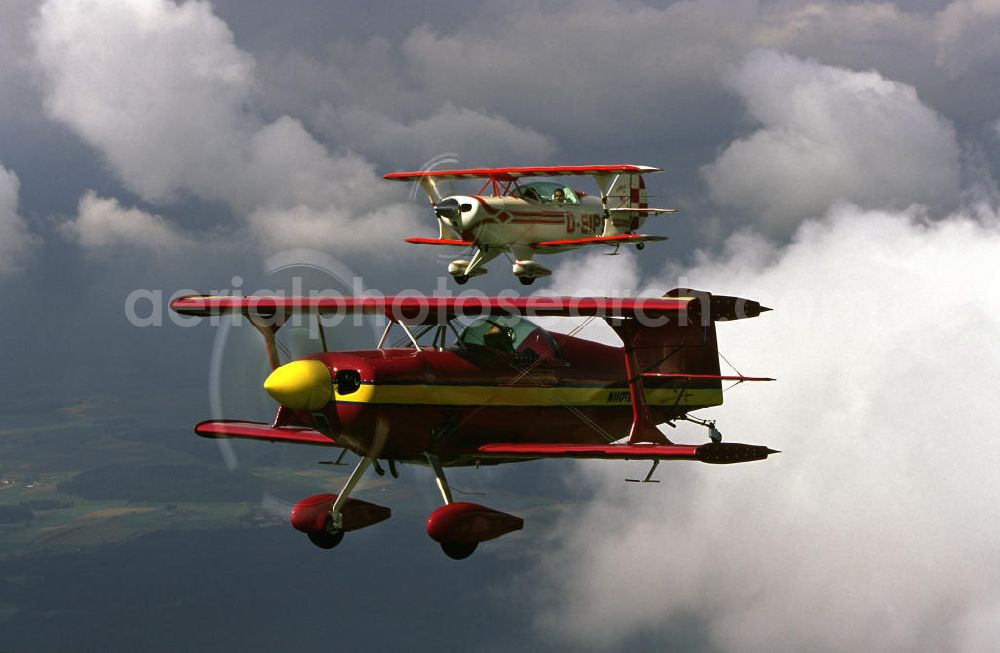 Aerial photograph Villingen-Schwenningen - Formationsflug mit Flugzeugen / Doppeldecker vom Typ Pitts S-1S und Pitts S-2A nahe dem Flugplatz Schwenningen am Neckar EDTS in Baden-Württemberg. Aircraft / biplane formation flight near by the Schwenningen am Neckar airfield in Baden-Wuerttemberg.