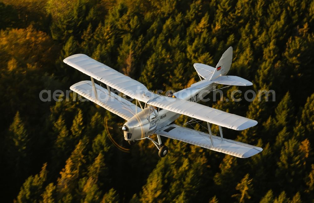 Mengen from above - Double Decker / trainer aircraft / aircraft type De Havilland DH82 Tiger Moth near the airport in amounts in the state of Baden-Wuerttemberg