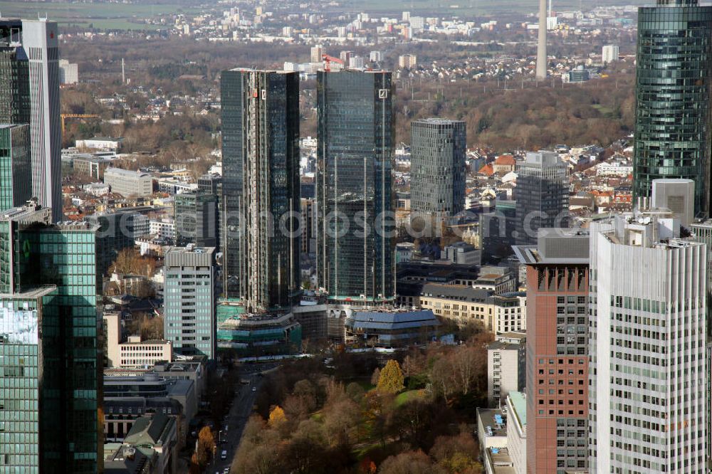 Frankfurt am Main from the bird's eye view: Blick auf die Doppeltürme der Deutschen Bank in der Innenstadt von Frankfurt am Main. View to the twin towers of the Deutsche Bank in the inner town of Frankfurt on the Main.