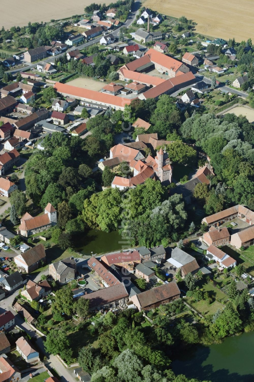 Altenhausen from the bird's eye view: Village view of Altenhausen with castle Altenhausen in the state Saxony-Anhalt