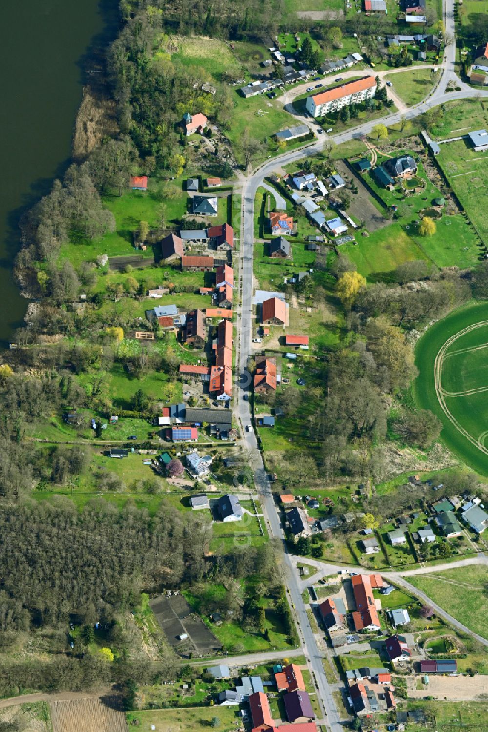 Baumgarten from the bird's eye view: Village view on street Heidestrasse in Baumgarten in the state Brandenburg, Germany