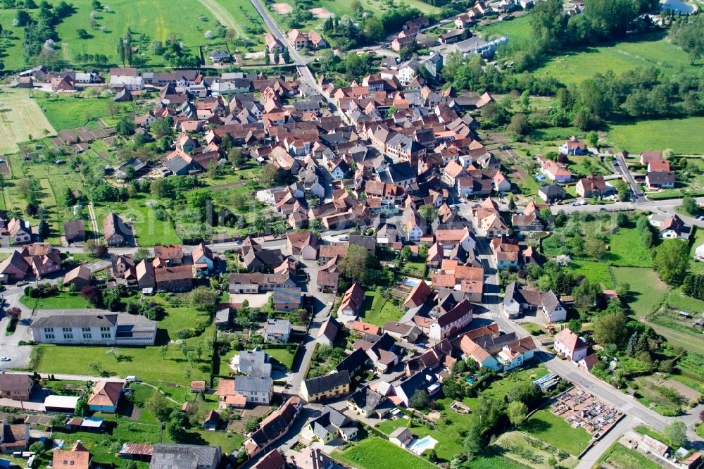 Dossenheim-sur-Zinsel from the bird's eye view: Village view in Dossenheim-sur-Zinsel in Grand Est, France