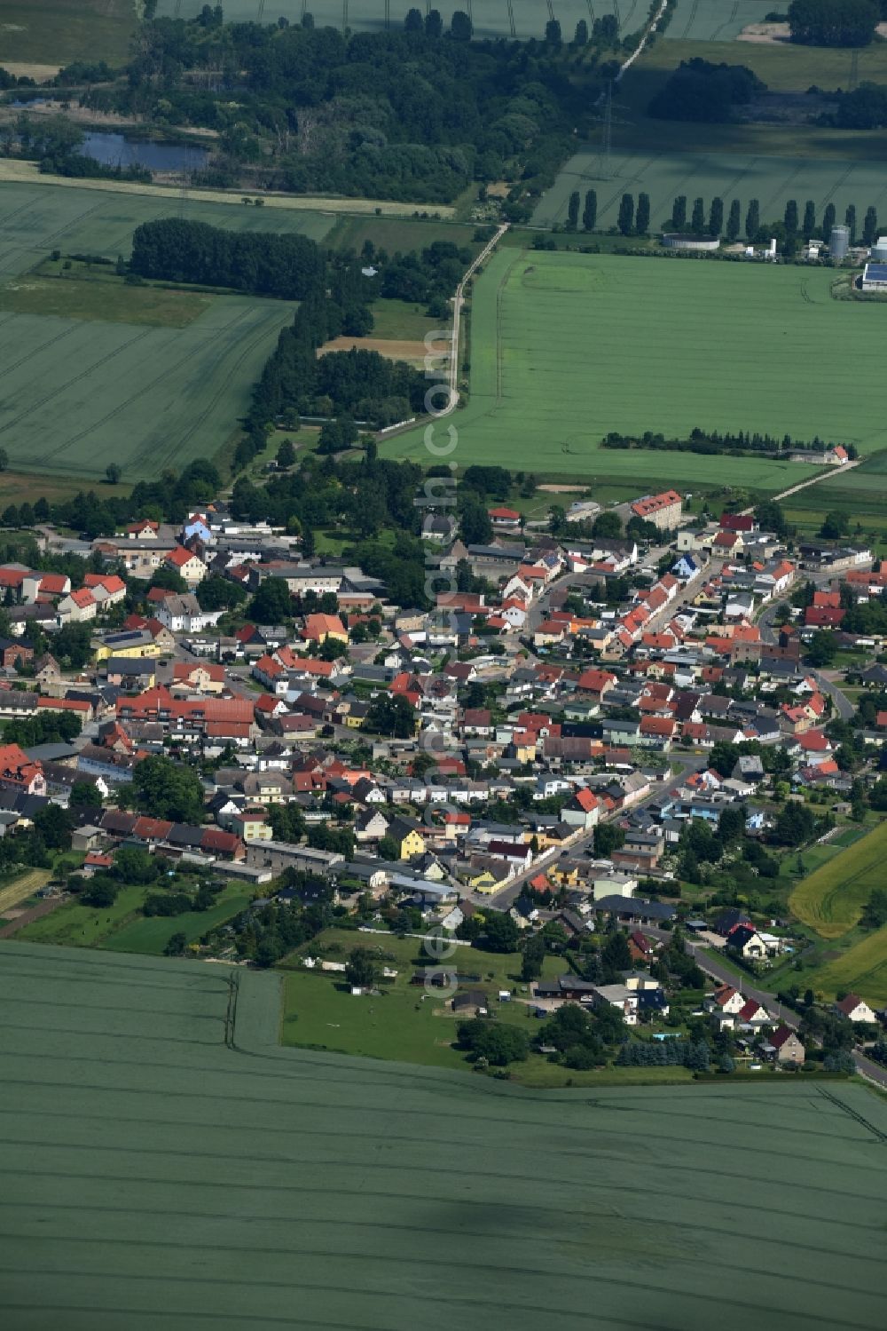 Aerial photograph Bördeland - Village view of Grossmuehlingen district of the municipality Boerdeland in the state Saxony-Anhalt