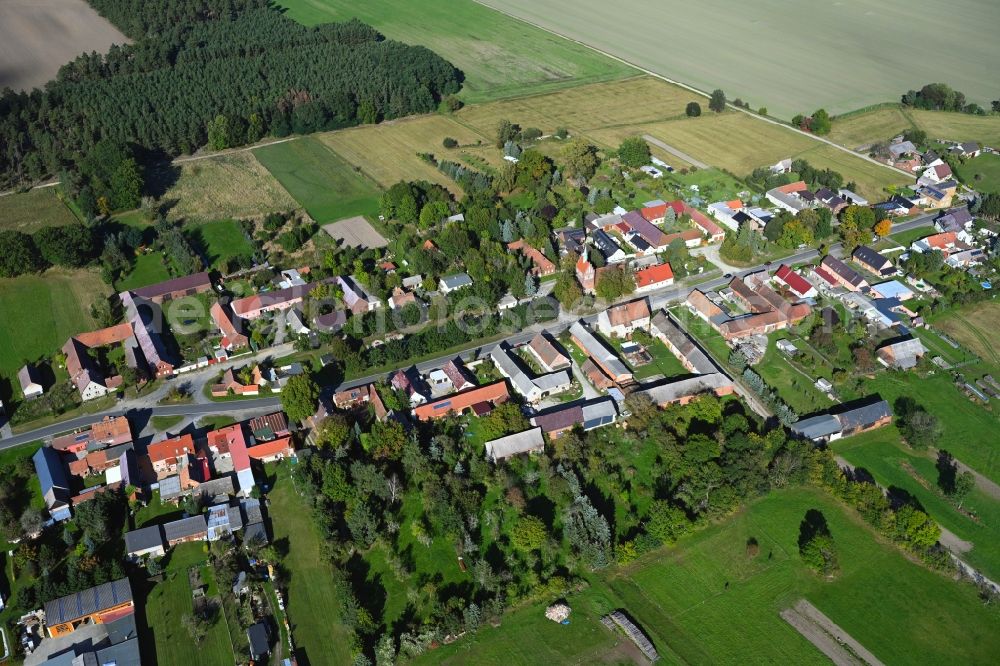 Heideland from the bird's eye view: Village view along the Eichholzer Strasse in the district Eichholz in Heideland in the state Brandenburg, Germany