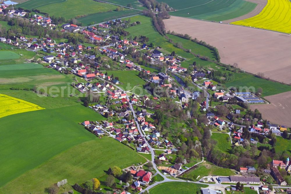 Helmsdorf from the bird's eye view: Village view along Schulstrasse in Helmsdorf in the state Saxony, Germany