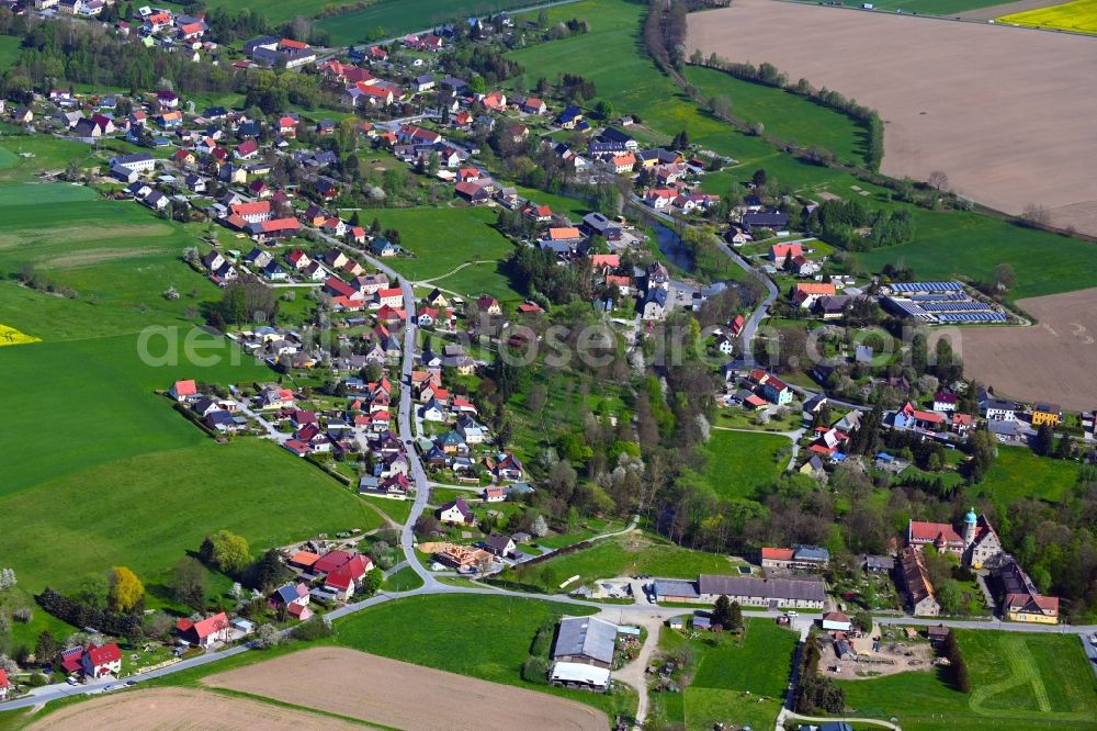 Aerial photograph Helmsdorf - Village view along Schulstrasse in Helmsdorf in the state Saxony, Germany