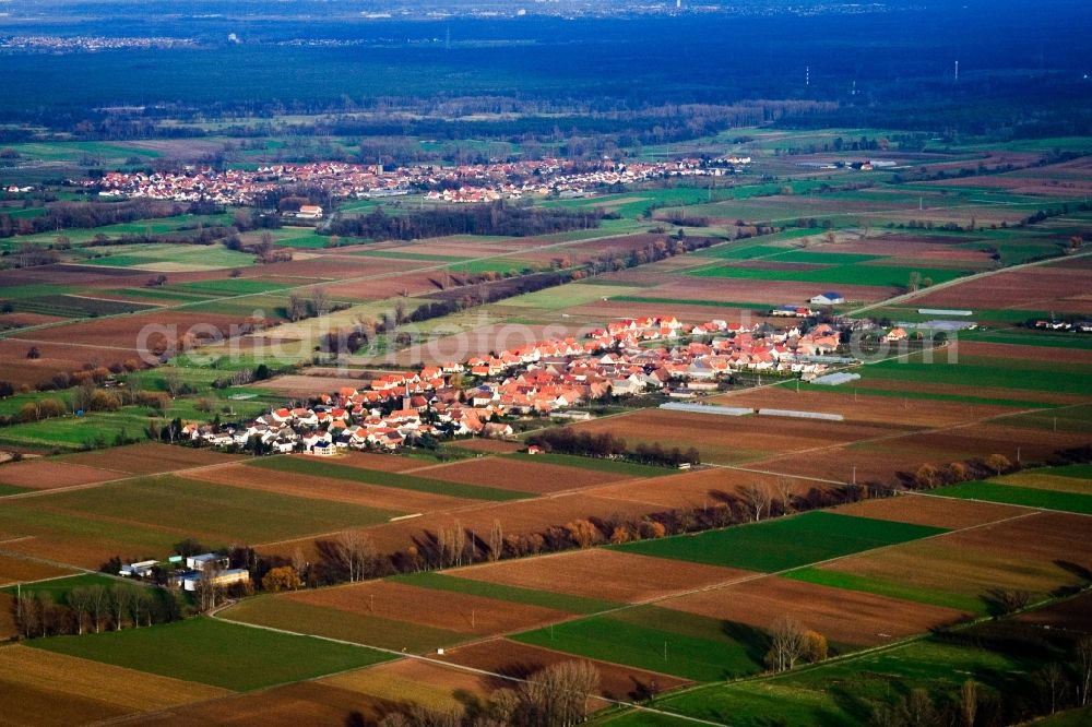 Hochstadt (Pfalz) from the bird's eye view: Village view in Hochstadt (Pfalz) in the state Rhineland-Palatinate