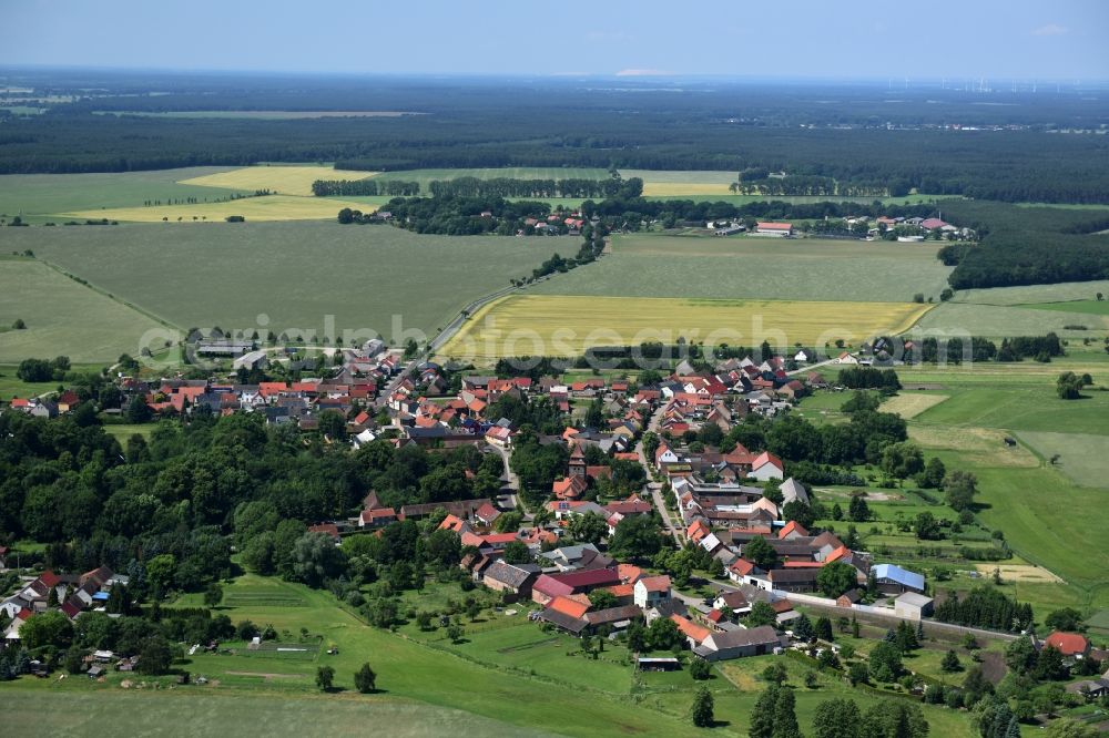 Kade from the bird's eye view: Village view of Kade in the state Saxony-Anhalt