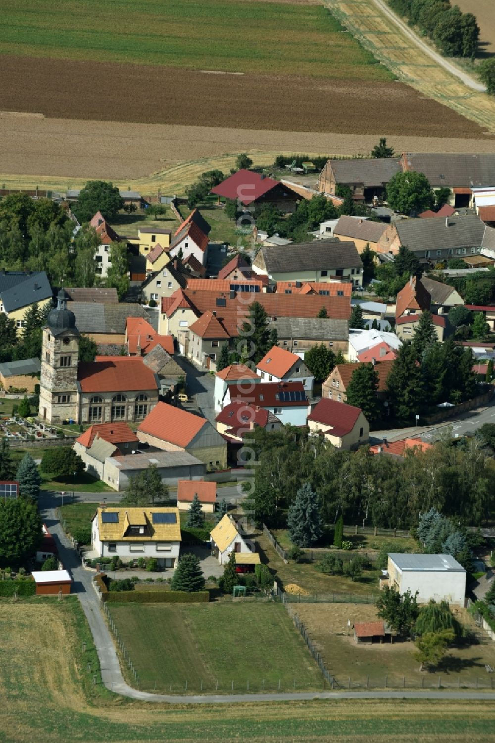 Kalzendorf from the bird's eye view: Village view of Kalzendorf in the state Saxony-Anhalt