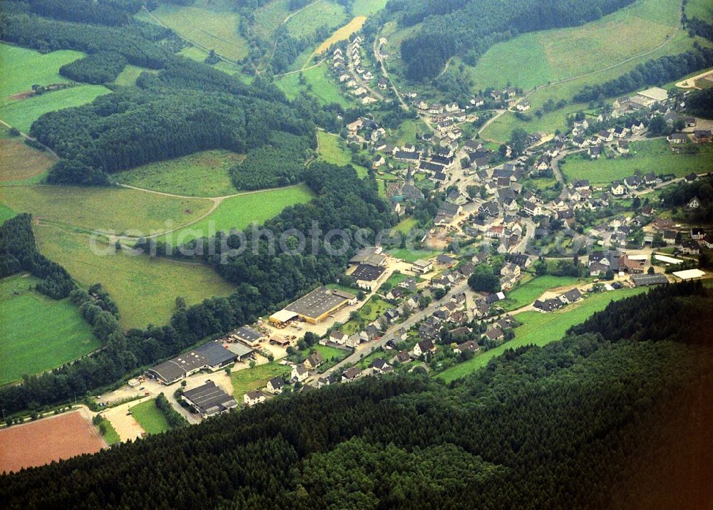 Kirchveischede from the bird's eye view: Village view of Kirchveischede in the state North Rhine-Westphalia