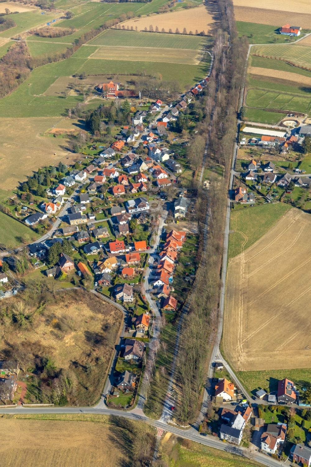 Lenningsen from the bird's eye view: Village view in Lenningsen in the state North Rhine-Westphalia, Germany