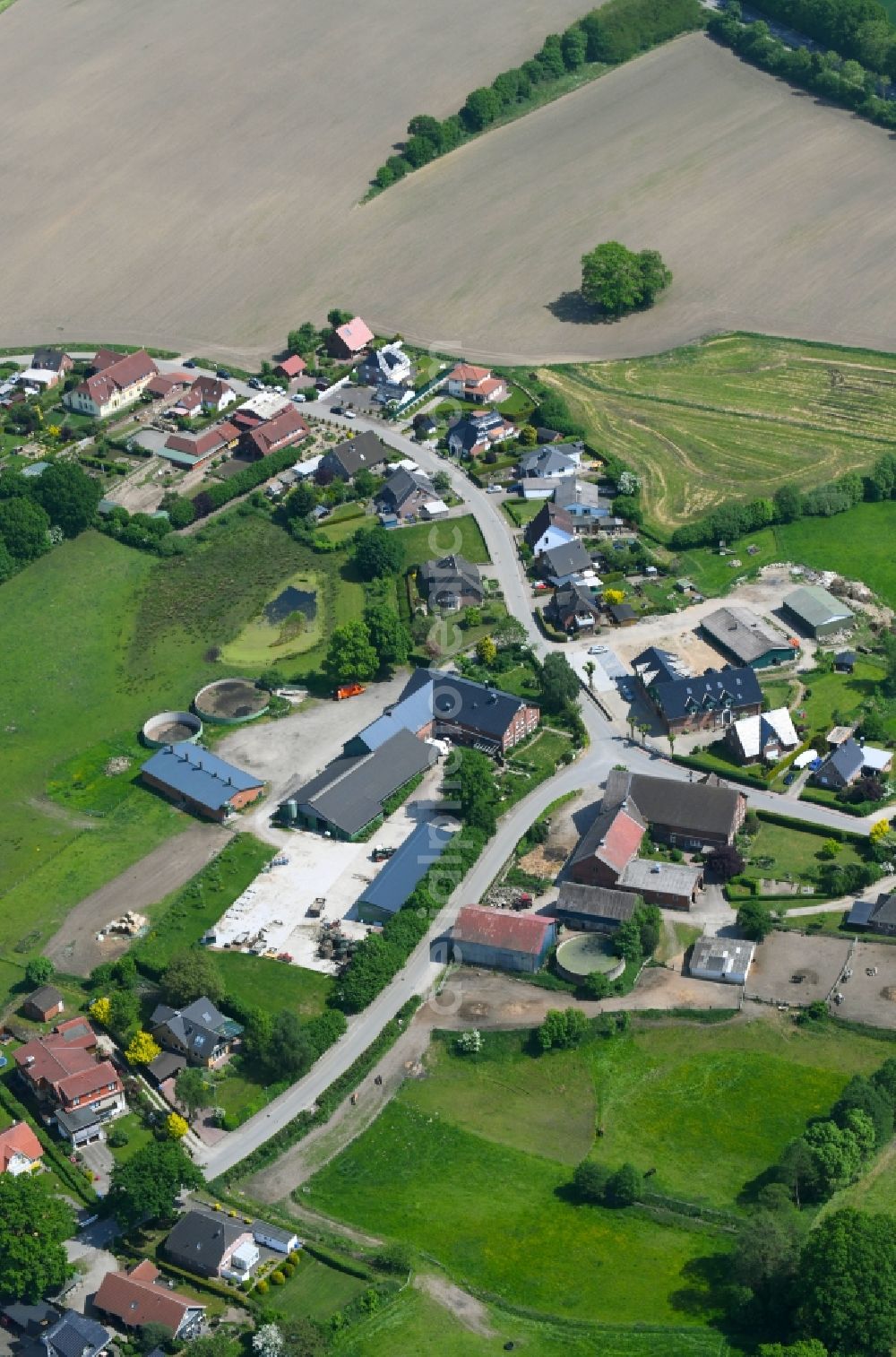 Mözen from the bird's eye view: Village view in Moezen in the state Schleswig-Holstein, Germany