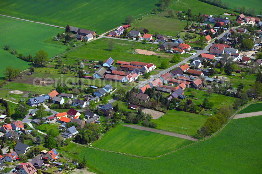 Neuhausen/Spree from above - Village view along Spremberger Strasse in Neuhausen/Spree in the state Brandenburg, Germany