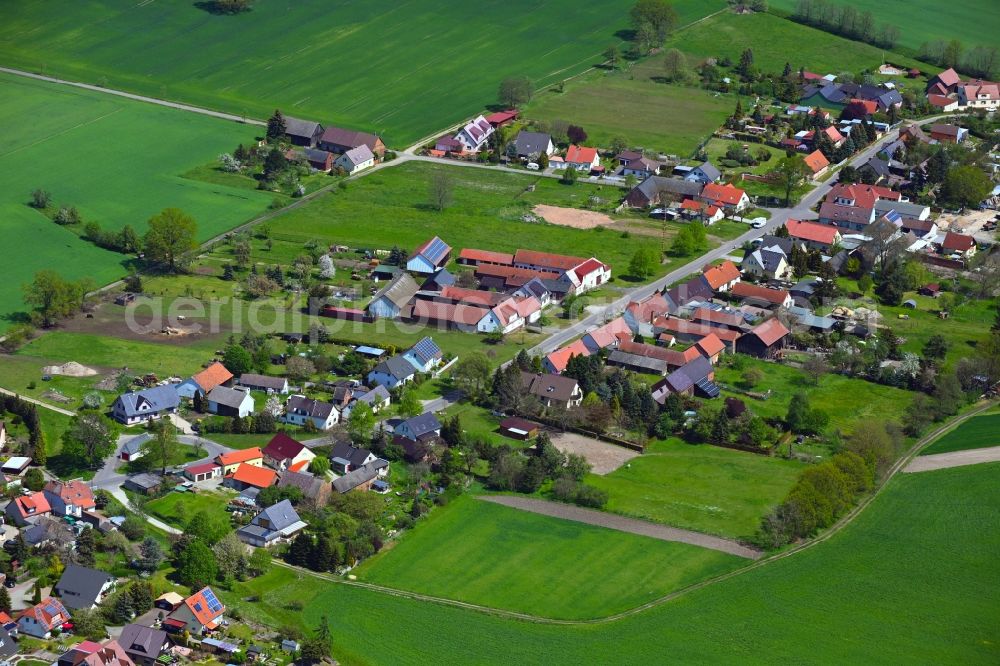 Neuhausen/Spree from the bird's eye view: Village view along Spremberger Strasse in Neuhausen/Spree in the state Brandenburg, Germany