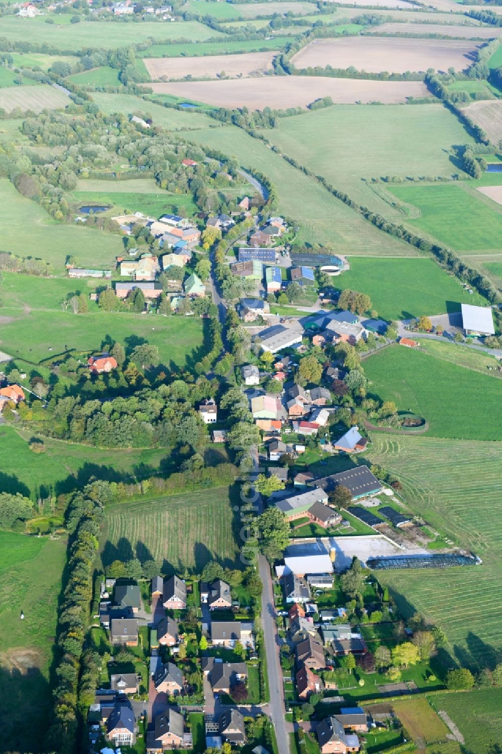 Aerial photograph Oldenhütten - Village view in Oldenhuetten in the state Schleswig-Holstein, Germany