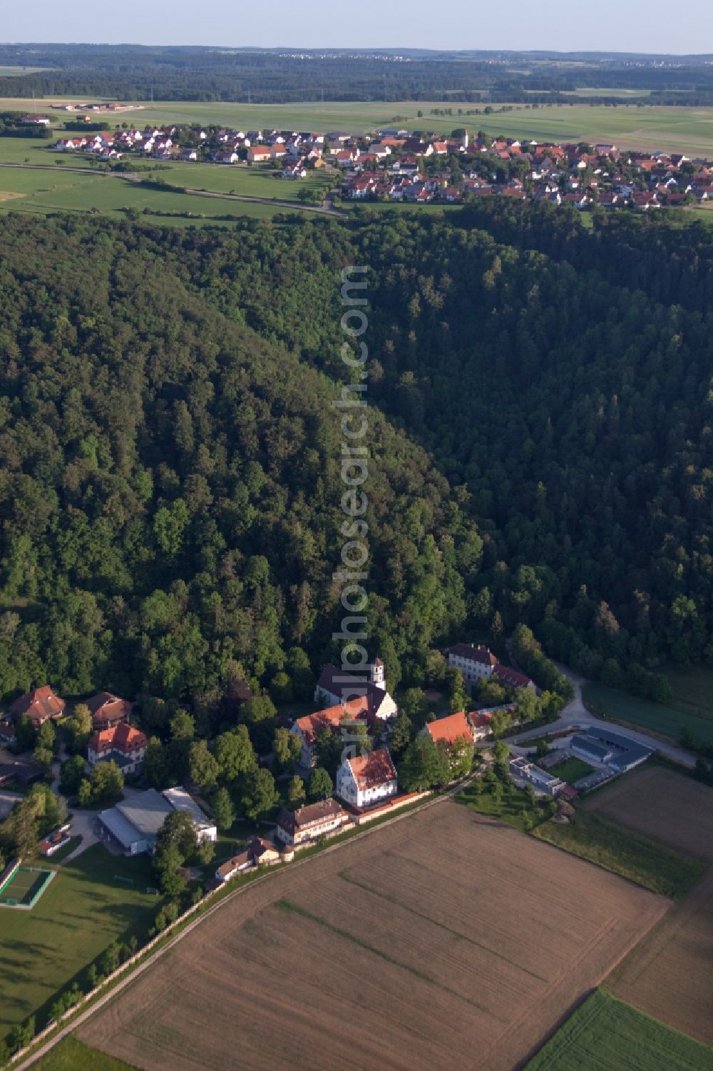 Schelklingen from the bird's eye view: Village view in the district Hausen o.U. in Schelklingen in the state Baden-Wurttemberg, Germany