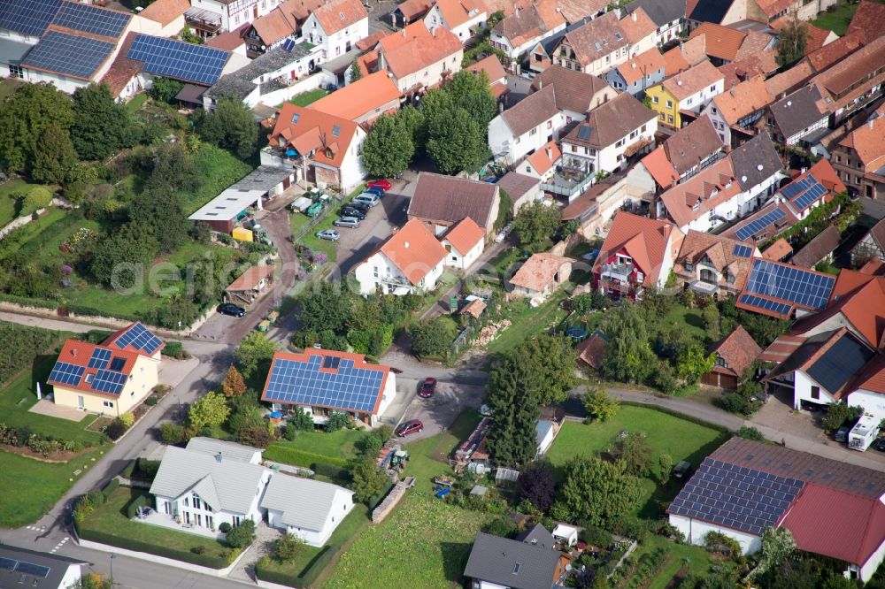 Heuchelheim-Klingen from the bird's eye view: Village view in the district Heuchelheim in Heuchelheim-Klingen in the state Rhineland-Palatinate