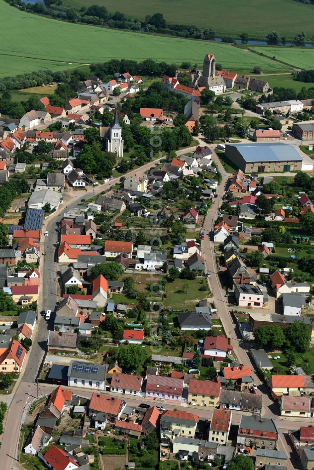 Aerial photograph Plötzkau - Village view of Ploetzkau with the streets Schlossstrasse and Roehrstrang in the town center in the state Saxony-Anhalt