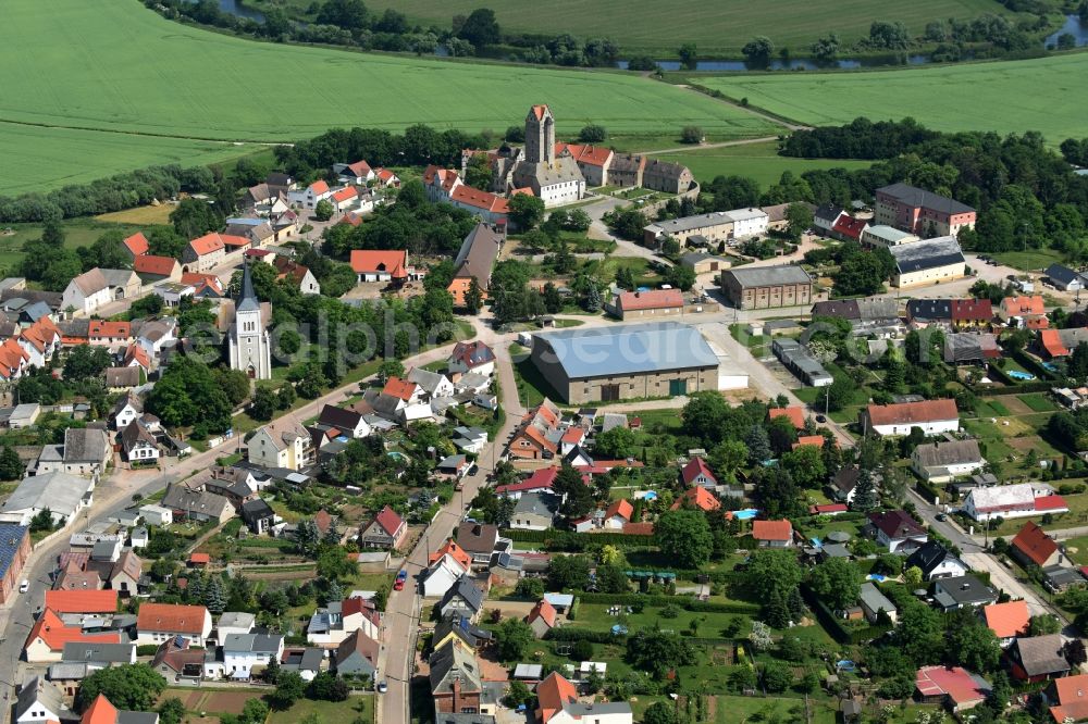 Aerial photograph Plötzkau - Village view of Ploetzkau with the streets Schlossstrasse and Roehrstrang in the town center in the state Saxony-Anhalt