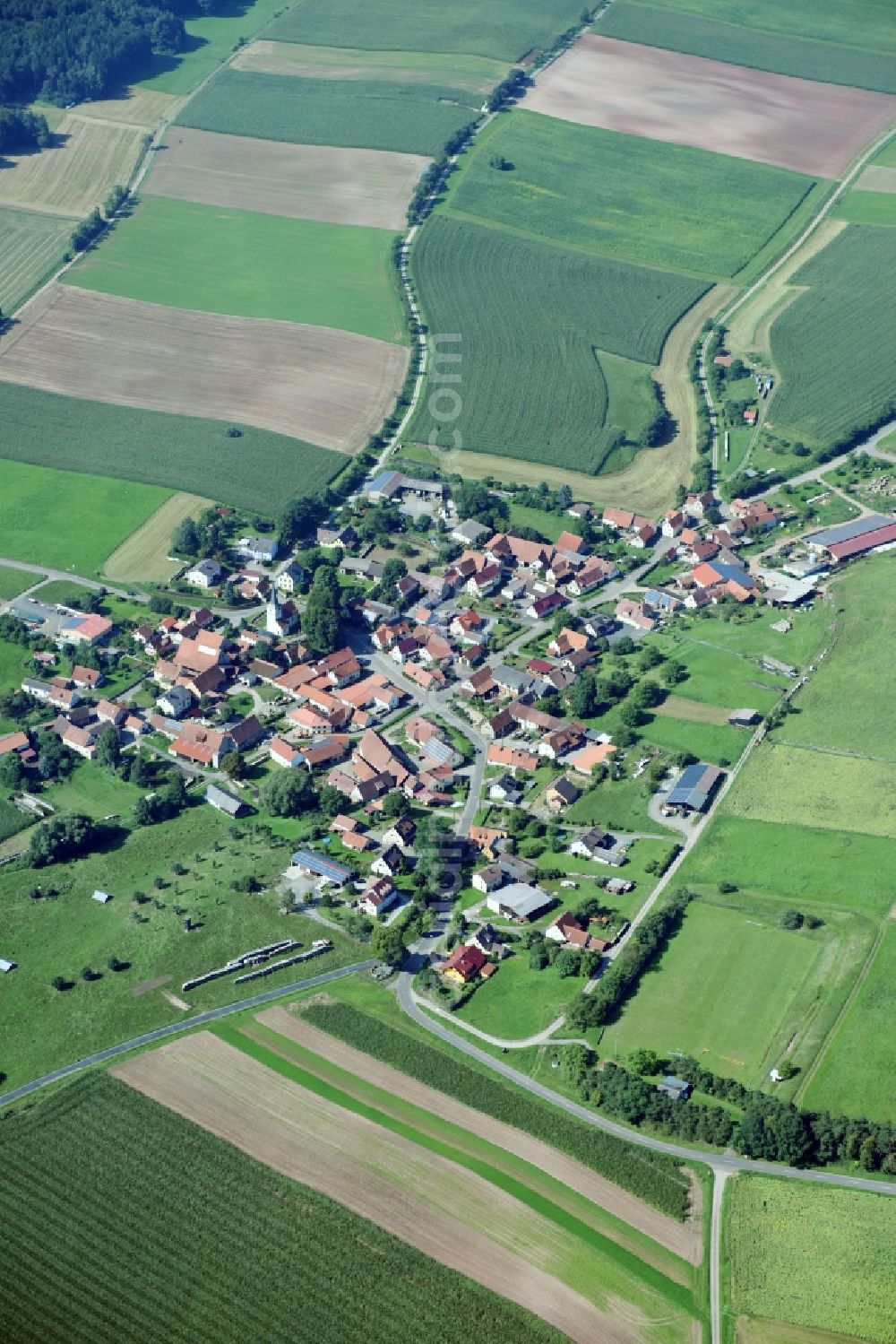 Aerial image Bischwind a.Raueneck - Village - view on the edge of agricultural fields and farmland in Bischwind a.Raueneck in the state Bavaria, Germany