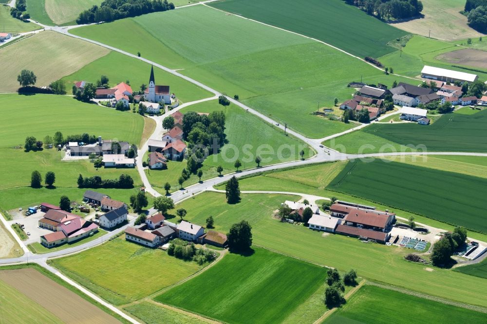 Aerial photograph Margarethen - Village - view on the edge of agricultural fields and farmland in Bodenkirchen in the state Bavaria, Germany