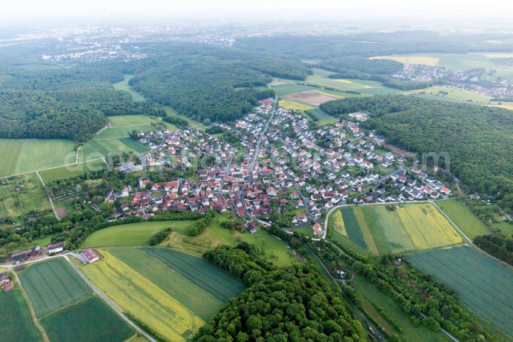 Üchtelhausen from the bird's eye view: Village - view on the edge of agricultural fields and farmland in Uechtelhausen in the state Bavaria, Germany