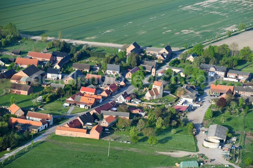 Dessau from the bird's eye view: Village - view on the edge of agricultural fields and farmland in Dessau in the state Saxony-Anhalt, Germany