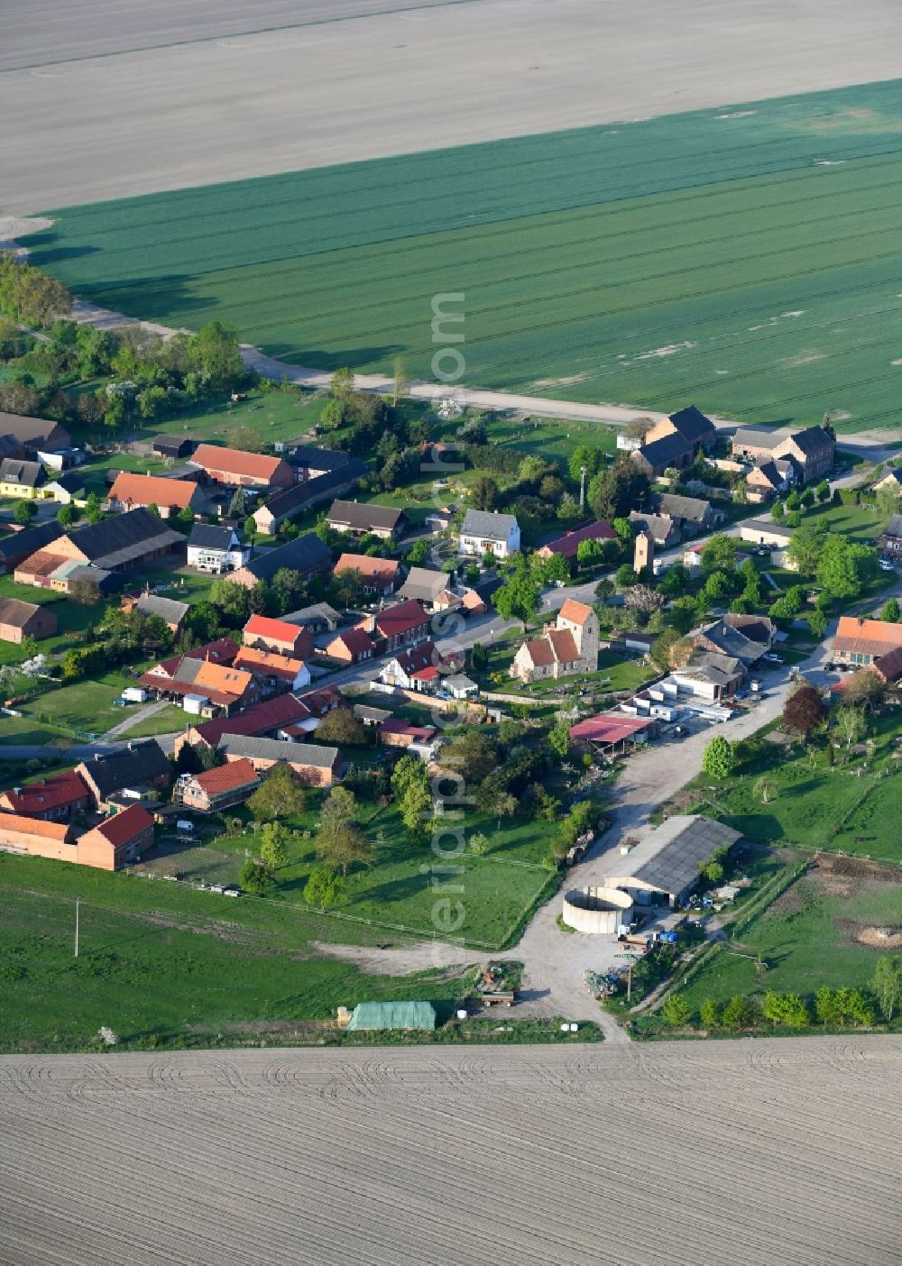 Aerial photograph Dessau - Village - view on the edge of agricultural fields and farmland in Dessau in the state Saxony-Anhalt, Germany