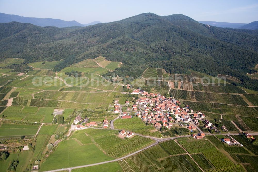 Aerial photograph Dieffenthal - Village - view on the edge of agricultural fields and farmland in Dieffenthal in Grand Est, France