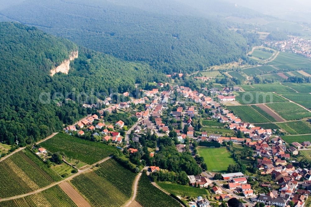 Frankweiler from the bird's eye view: Village - view on the edge of agricultural fields and farmland in Frankweiler in the state Rhineland-Palatinate