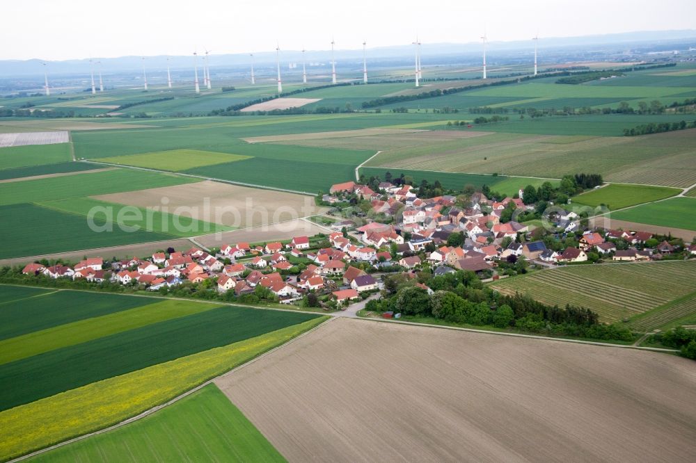 Frettenheim from the bird's eye view: Village - view on the edge of agricultural fields and farmland in Frettenheim in the state Rhineland-Palatinate, Germany