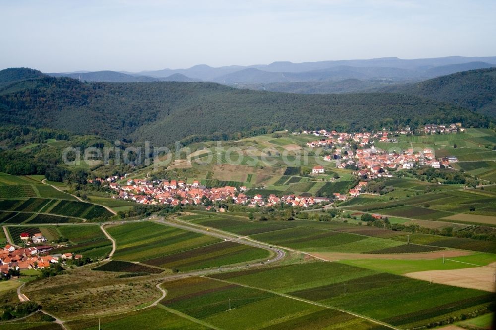 Aerial image Gleiszellen-Gleishorbach - Village - view on the edge of agricultural fields and farmland in Gleiszellen-Gleishorbach in the state Rhineland-Palatinate