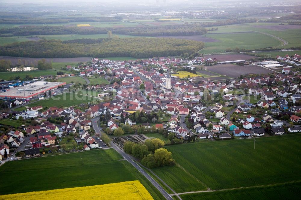 Grettstadt from the bird's eye view: Village - view on the edge of agricultural fields and farmland in Grettstadt in the state Bavaria, Germany