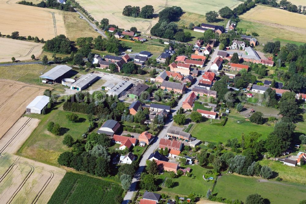 Aerial photograph Groß Ellingen - Village - view on the edge of agricultural fields and farmland in Gross Ellingen in the state Saxony-Anhalt, Germany