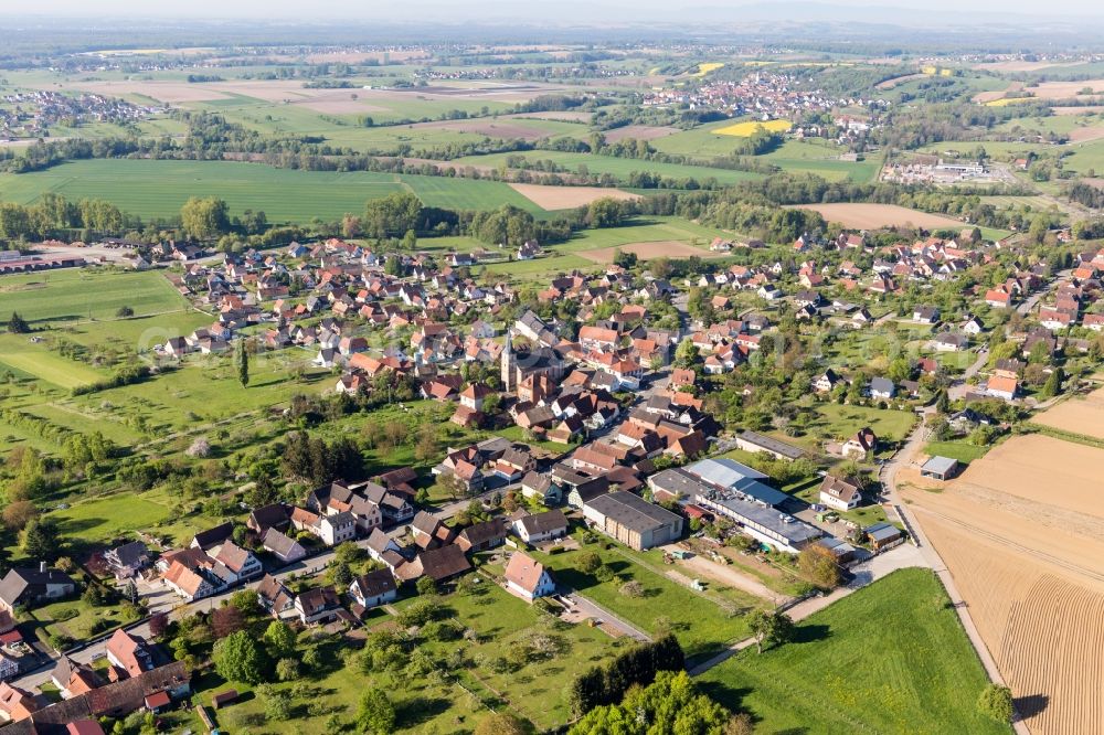 Gunstett from the bird's eye view: Village - view on the edge of agricultural fields and farmland in Gunstett in Grand Est, France