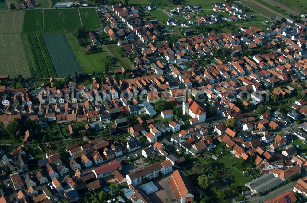 Aerial photograph Hatzenbühl - Village - view on the edge of agricultural fields and farmland in Hatzenbuehl in the state Rhineland-Palatinate, Germany