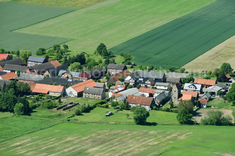 Heiligenfelde from the bird's eye view: Village - view on the edge of agricultural fields and farmland in Heiligenfelde in the state Saxony-Anhalt, Germany