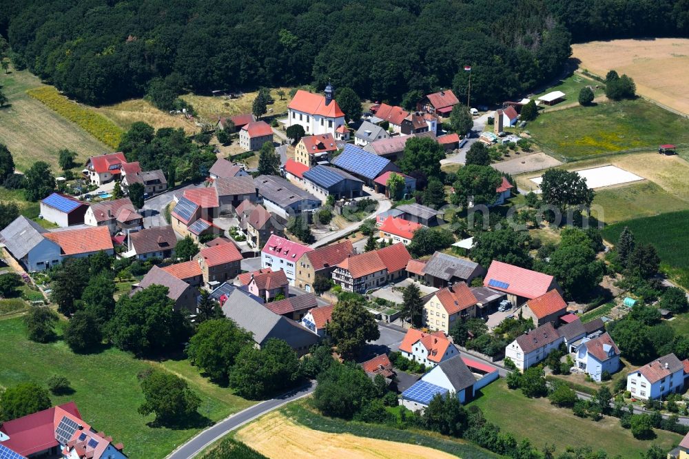 Hilpertshausen from the bird's eye view: Village - view on the edge of agricultural fields and farmland in Hilpertshausen in the state Bavaria, Germany