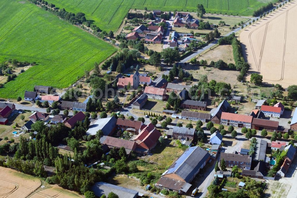 Aerial photograph Kahrstedt - Village - view on the edge of agricultural fields and farmland in Kahrstedt in the state Saxony-Anhalt, Germany