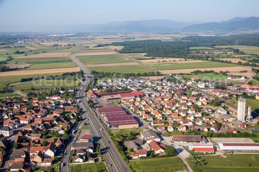 Aerial photograph Kogenheim - Village - view on the edge of agricultural fields and farmland in Kogenheim in Grand Est, France