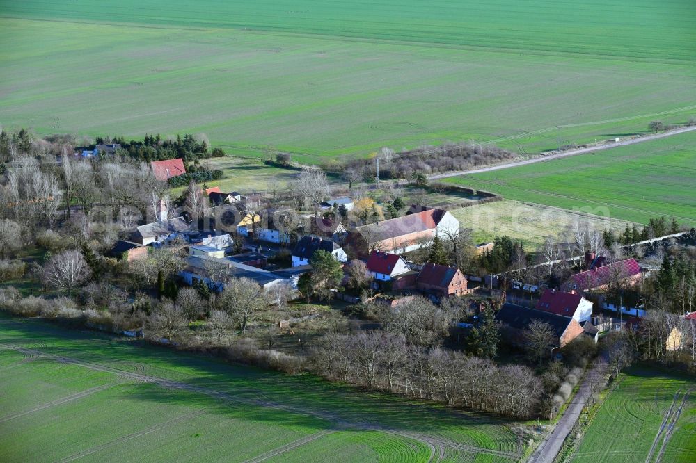 Körnitz from the bird's eye view: Village - view on the edge of agricultural fields and farmland in Koernitz in the state Saxony-Anhalt, Germany