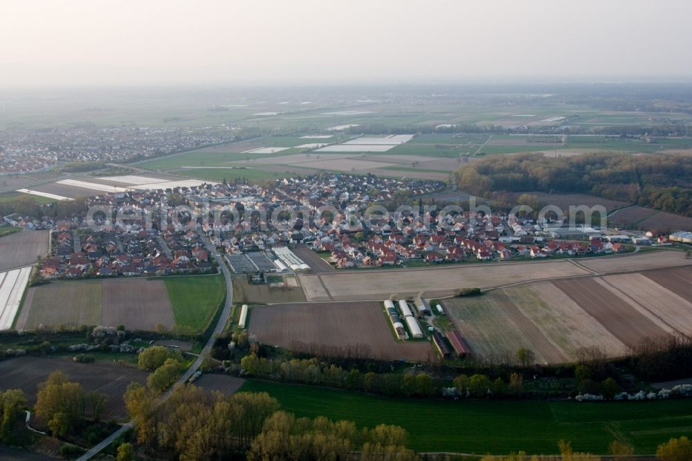 Aerial photograph Kuhardt - Village - view on the edge of agricultural fields and farmland in Kuhardt in the state Rhineland-Palatinate