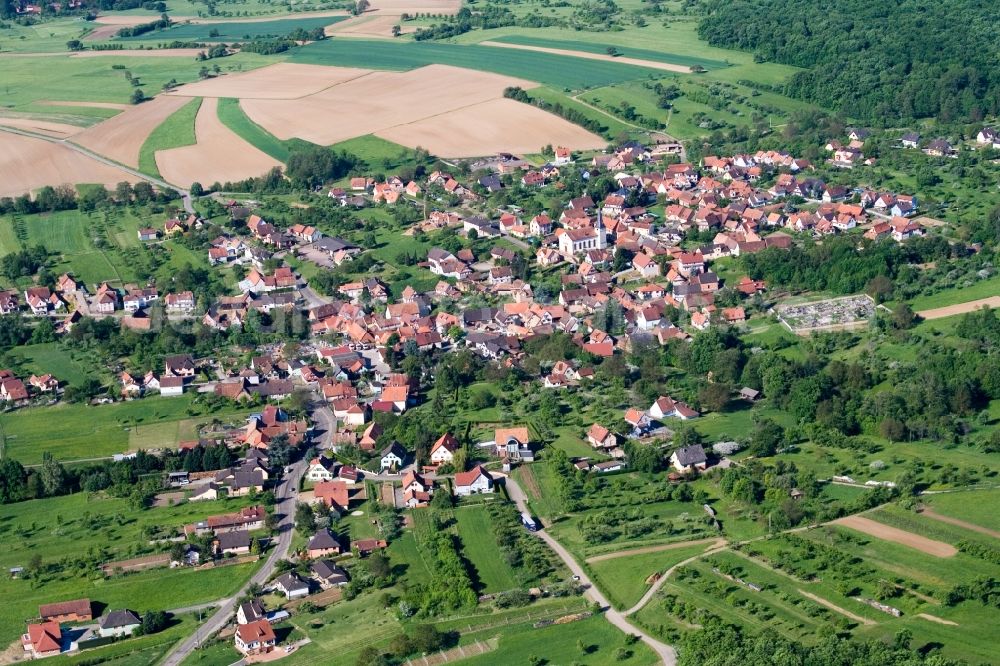 Aerial photograph Lampertsloch - Village - view on the edge of agricultural fields and farmland in Lampertsloch in Grand Est, France