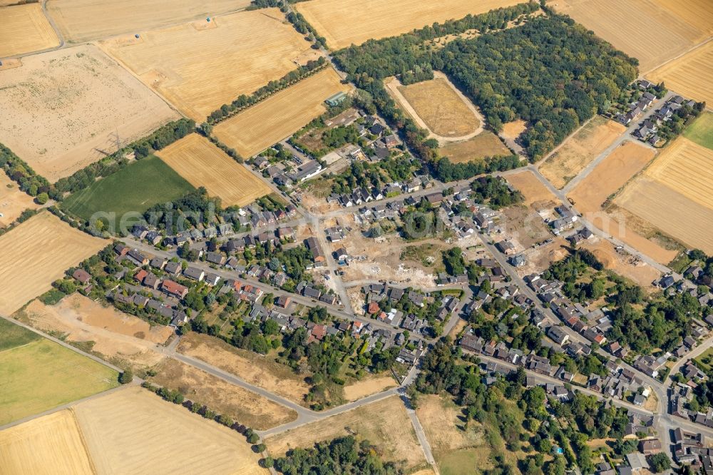 Aerial image Manheim - Village - view on the edge of agricultural fields and farmland in Manheim in the state North Rhine-Westphalia, Germany