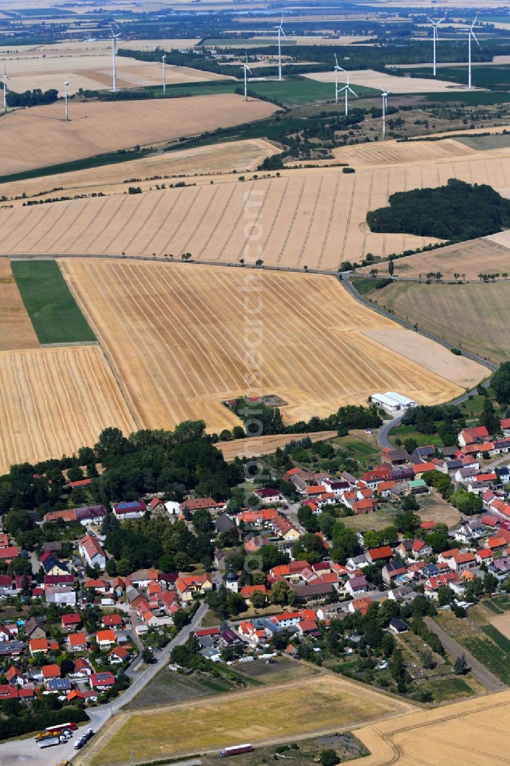 Markvippach from the bird's eye view: Village - view on the edge of agricultural fields and farmland in Markvippach in the state Thuringia, Germany