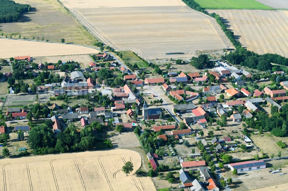 Mechau from the bird's eye view: Village - view on the edge of agricultural fields and farmland in Mechau in the state Saxony-Anhalt, Germany