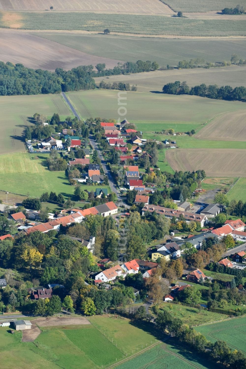 Molkenberg from the bird's eye view: Village - view on the edge of agricultural fields and farmland in Molkenberg in the state Brandenburg, Germany