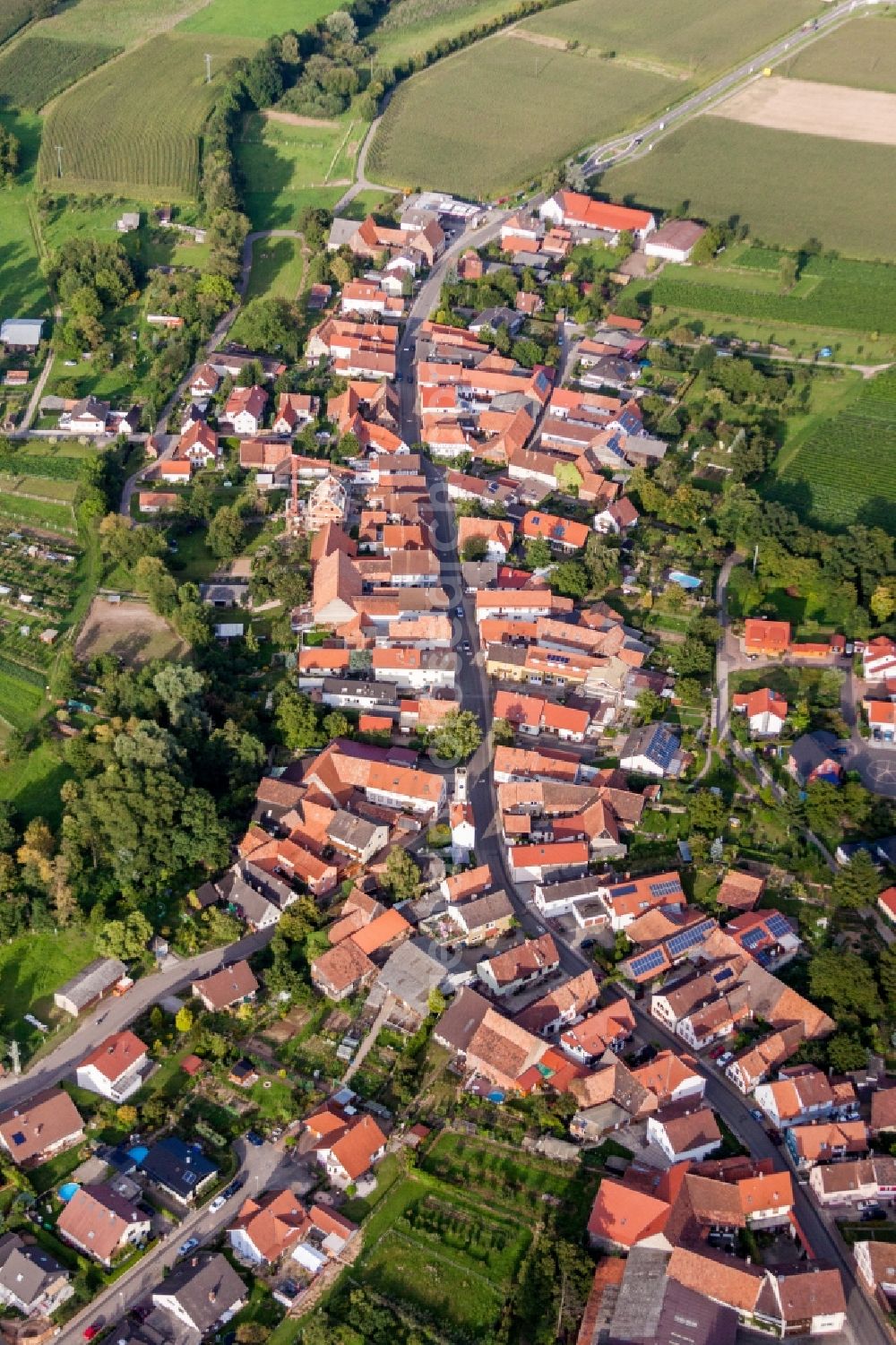 Oberhausen from the bird's eye view: Village - view on the edge of agricultural fields and farmland in Oberhausen in the state Rhineland-Palatinate, Germany